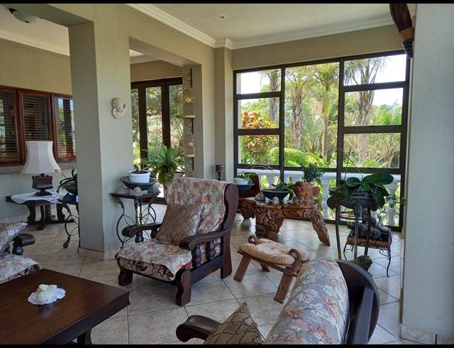 9 BEDROOM HOUSE FOR SALE IN UMTENTWENI